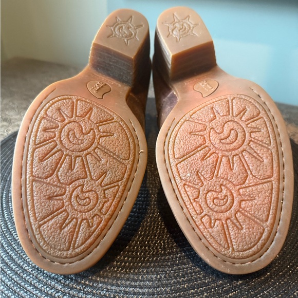 LIKE NEW — Born Chestnut Leather Ankle Booties - Picture 10 of 16